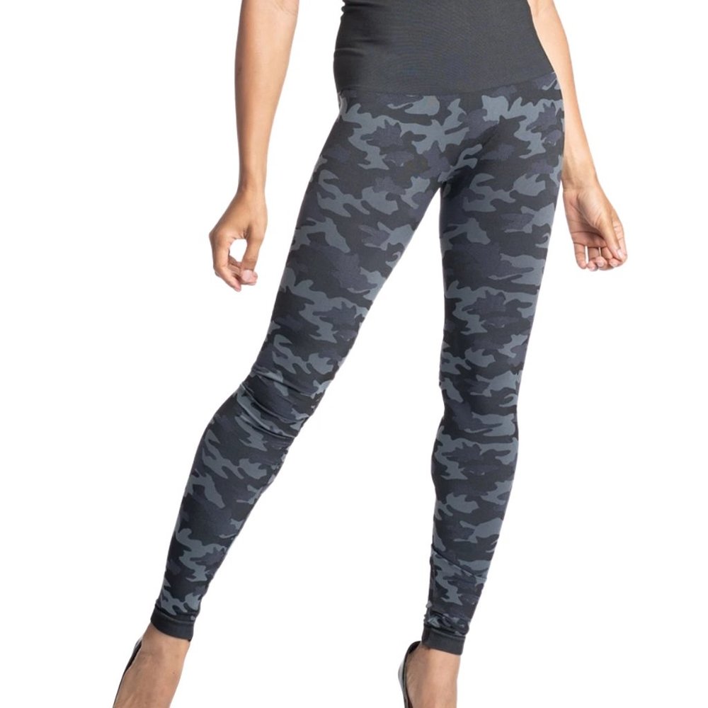 Preggo High Rise Camo-Print Snapback Postpartum Leggings Size XL/XXL Black Camo